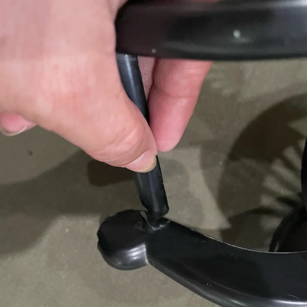 Elegant Black Floral Vase with Stand the card has a broken bar but it doesn’t